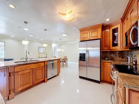 851 E Plantation Circle Plantation FL 33324