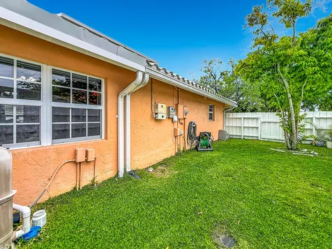 851 E Plantation Circle Plantation FL 33324