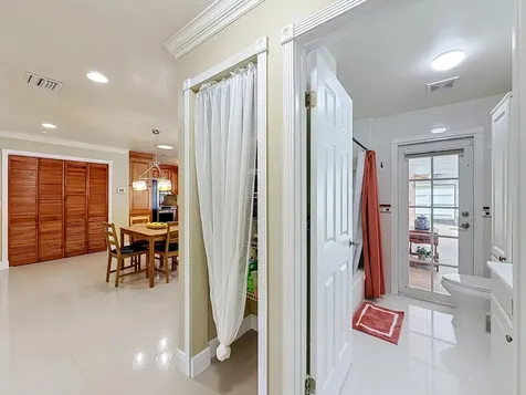 851 E Plantation Circle Plantation FL 33324