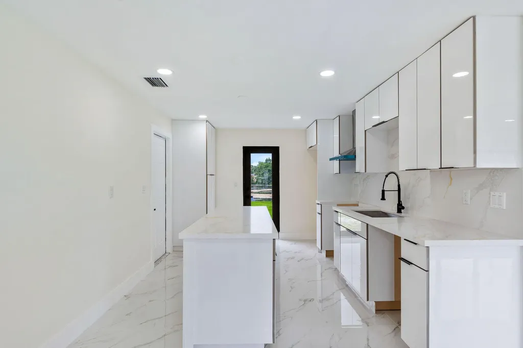 3185 Riddle Road West Palm Beach FL 33406