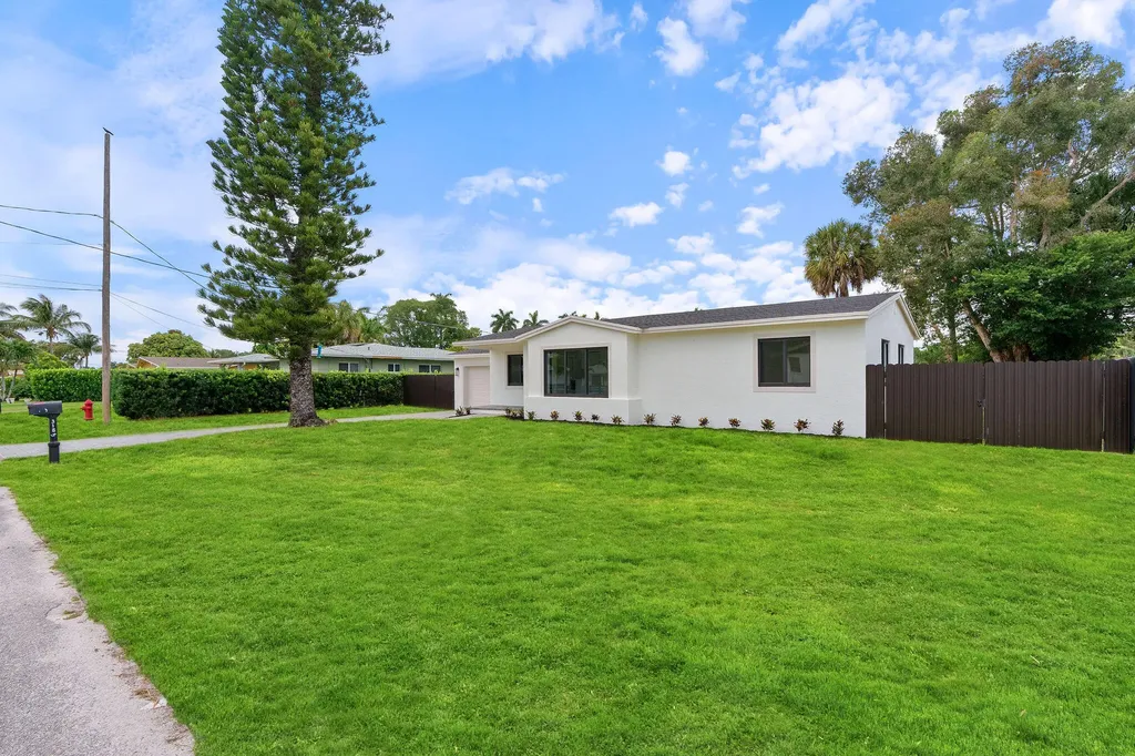 3185 Riddle Road West Palm Beach FL 33406