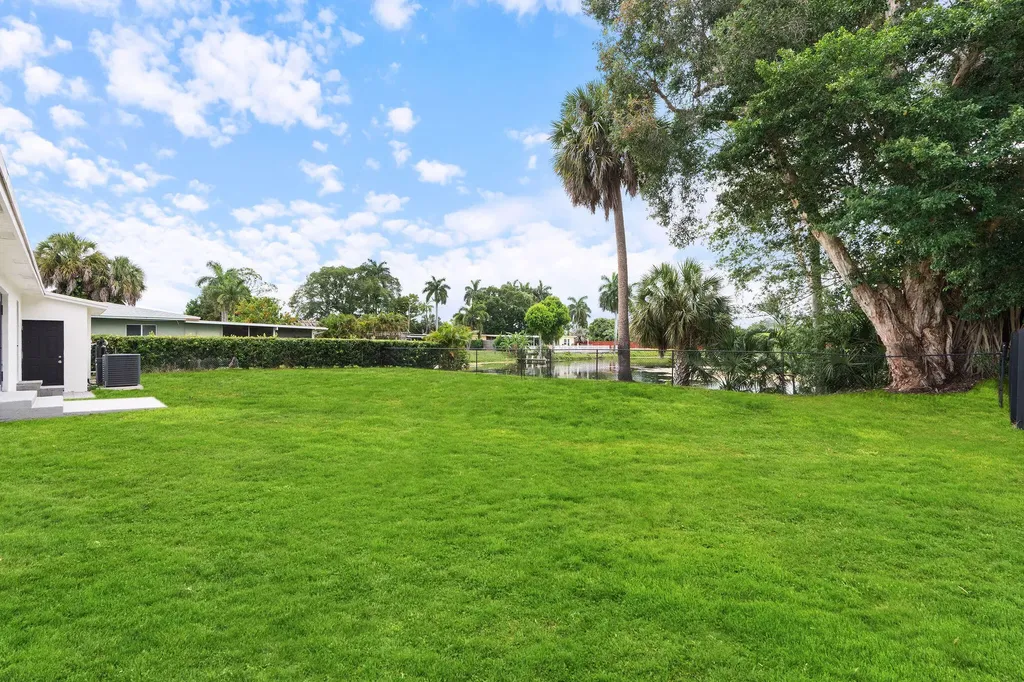 3185 Riddle Road West Palm Beach FL 33406