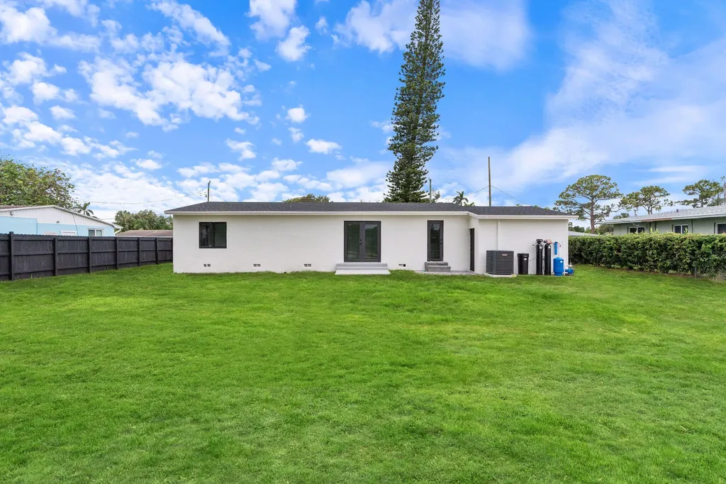 3185 Riddle Road West Palm Beach FL 33406