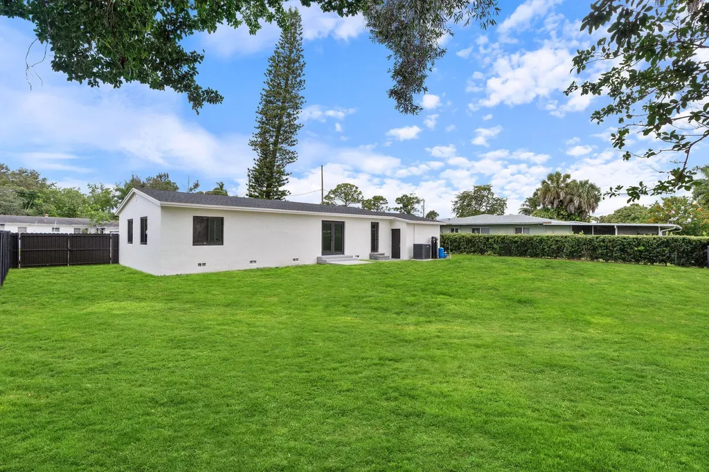 3185 Riddle Road West Palm Beach FL 33406