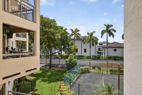 8290 Lake Drive Doral FL 33166