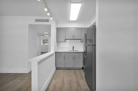 4051 NE 13th Avenue Oakland Park FL 33334