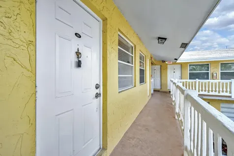 4051 NE 13th Avenue Oakland Park FL 33334