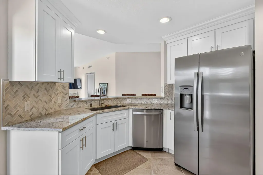 5051 N Highway A1a Hutchinson Island FL 34949