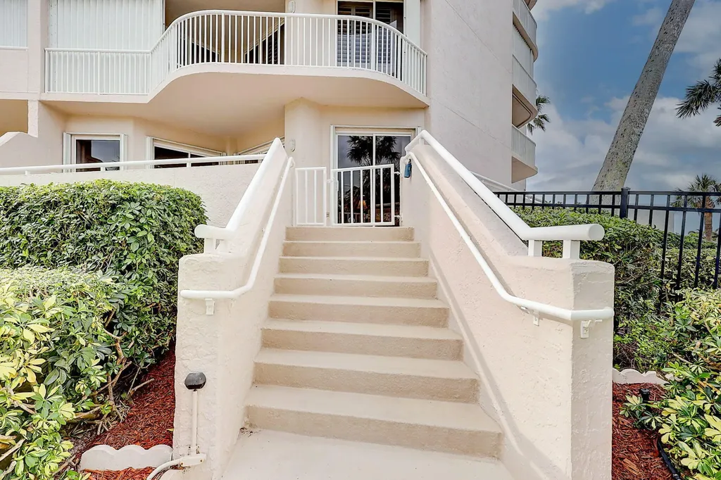 5051 N Highway A1a Hutchinson Island FL 34949