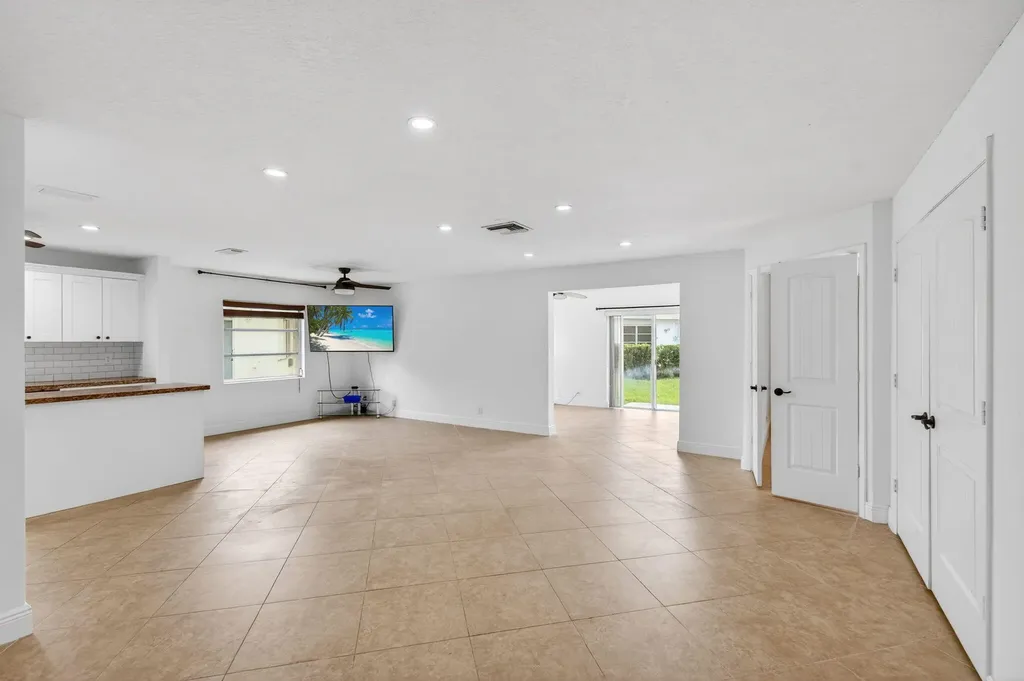 6038 Lasalle Road Delray Beach FL 33484