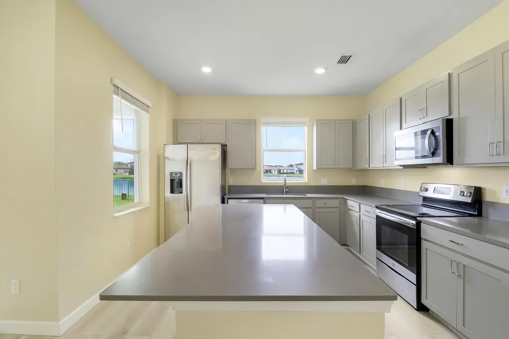 8292 NW Greenbank Circle Port St Lucie FL 34987