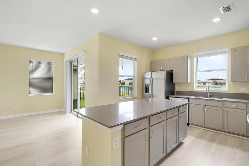 8292 NW Greenbank Circle Port St Lucie FL 34987