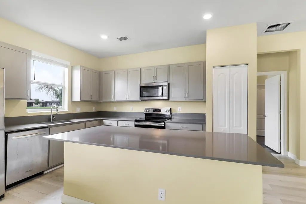 8292 NW Greenbank Circle Port St Lucie FL 34987