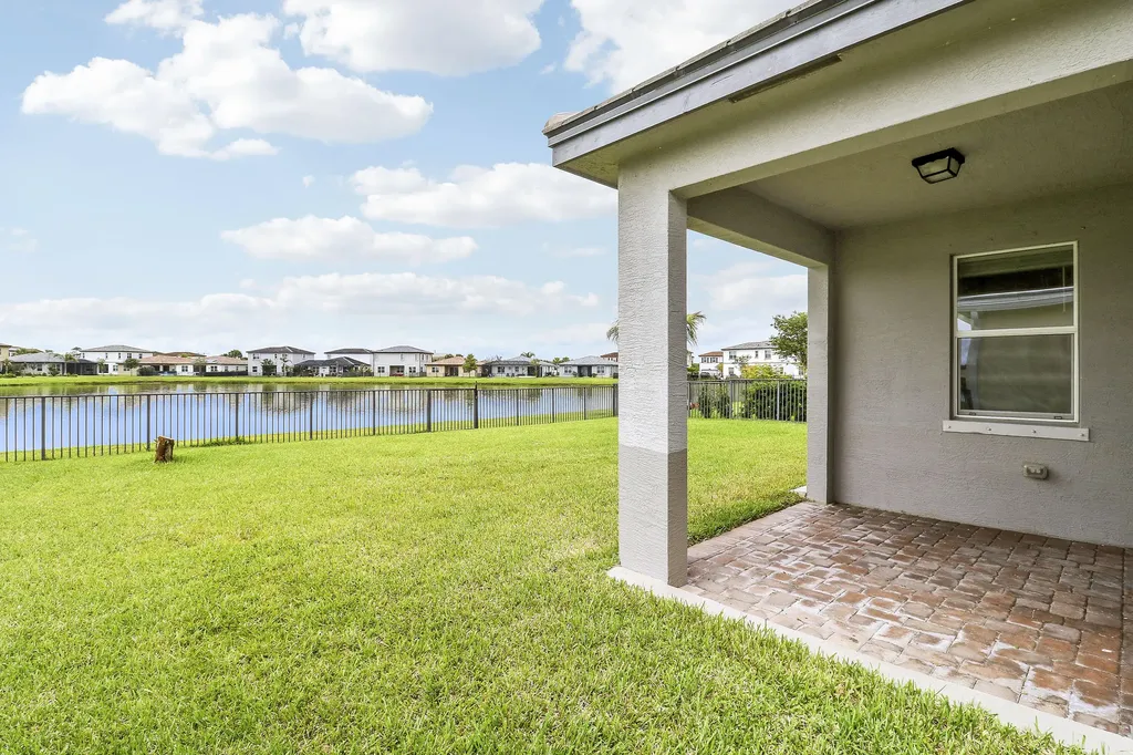 8292 NW Greenbank Circle Port St Lucie FL 34987