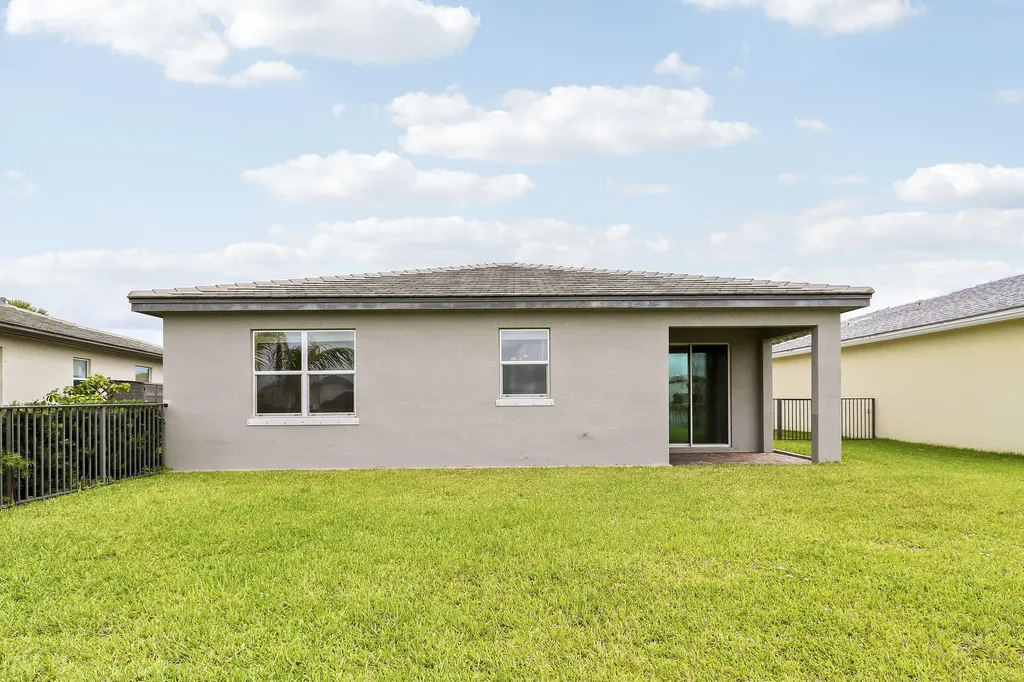 8292 NW Greenbank Circle Port St Lucie FL 34987