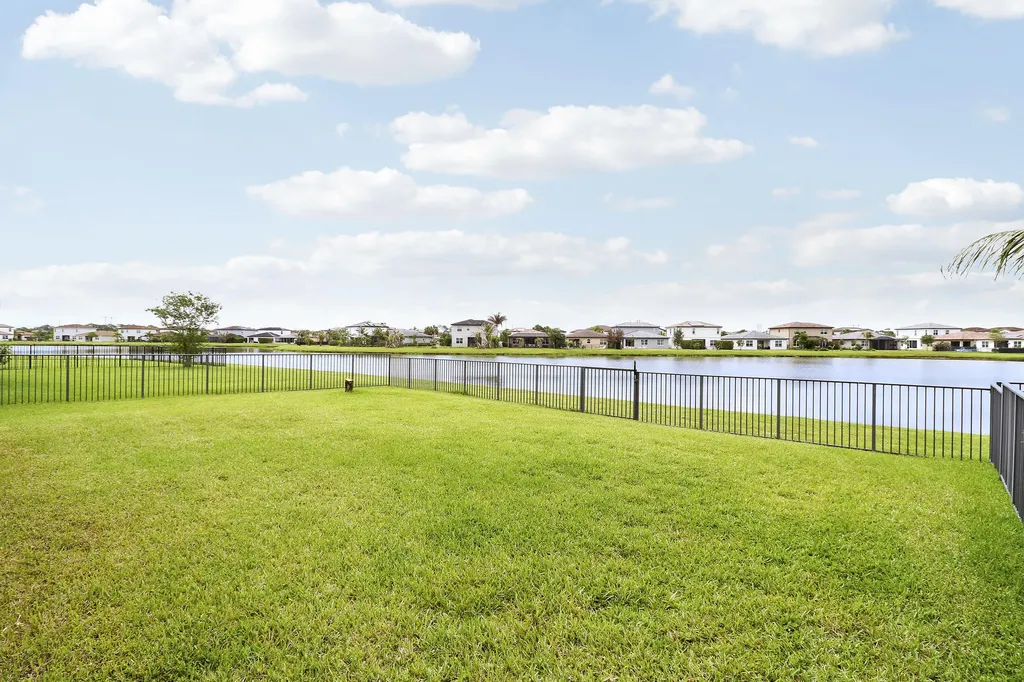 8292 NW Greenbank Circle Port St Lucie FL 34987