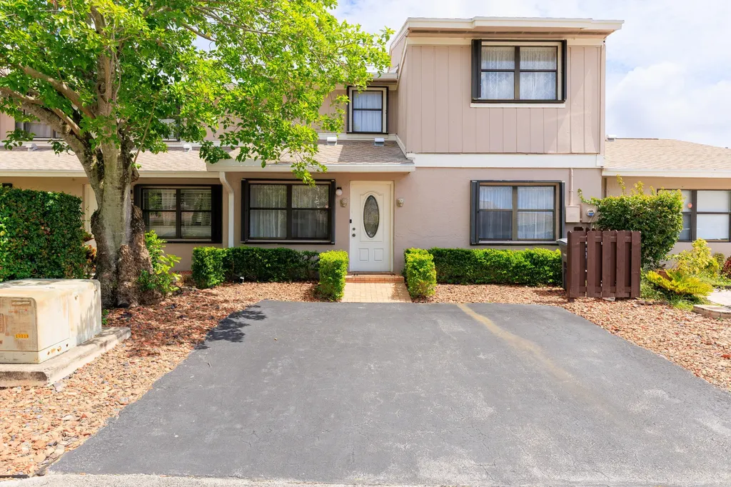 5241 Jog Lane Delray Beach FL 33484