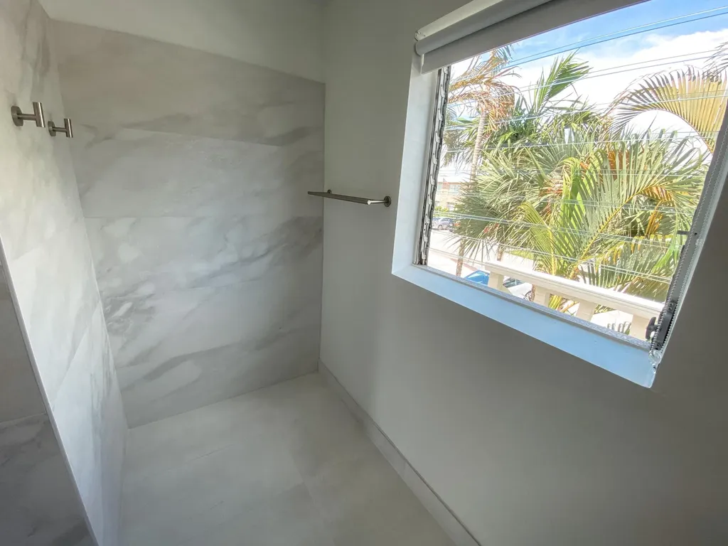 2755 NE 28th Avenue Lighthouse Point FL 33064