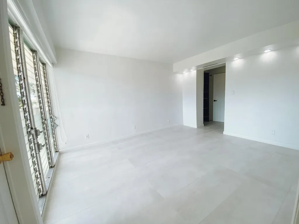 2755 NE 28th Avenue Lighthouse Point FL 33064