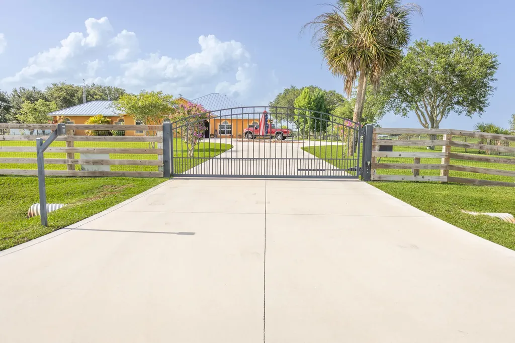 7611 SW 21st Parkway Okeechobee FL 34974