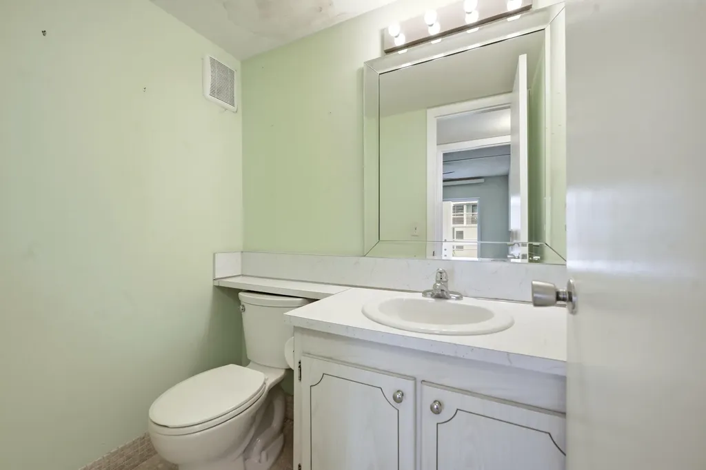132 Cambridge F West Palm Beach FL 33417