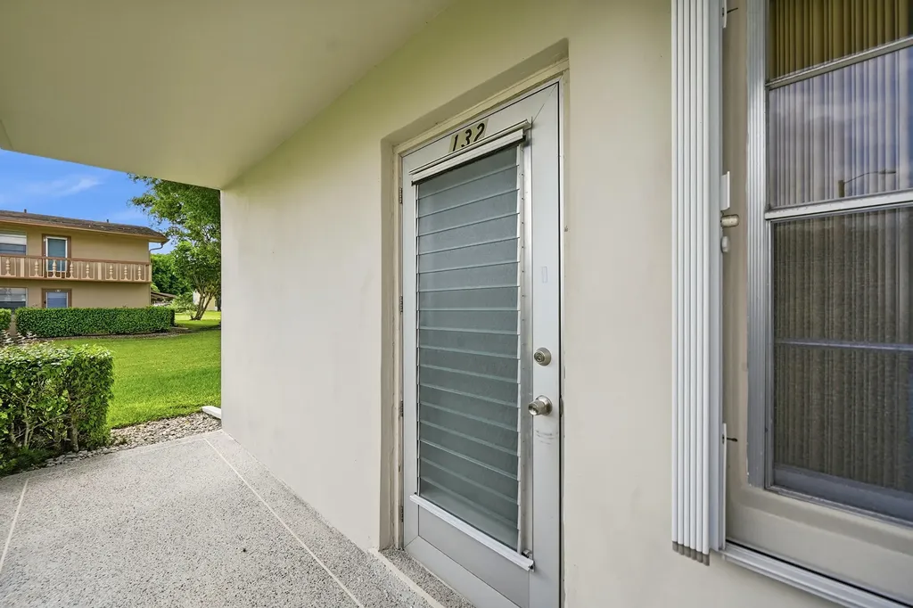132 Cambridge F West Palm Beach FL 33417