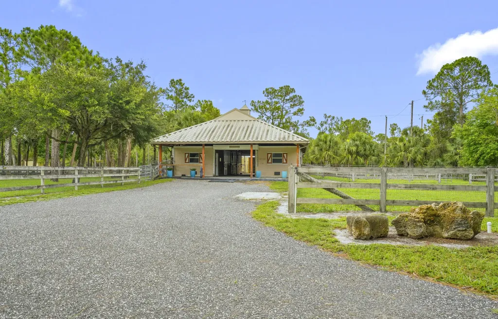 2560 Buck Ridge Trail Loxahatchee FL 33470