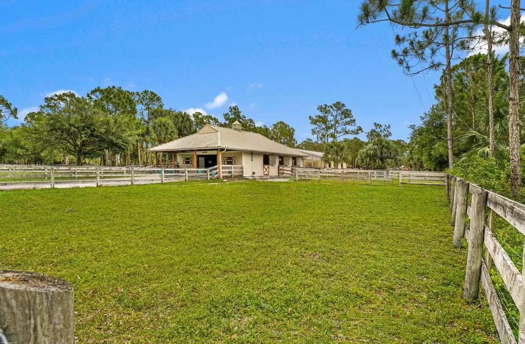 2560 Buck Ridge Trail Loxahatchee FL 33470