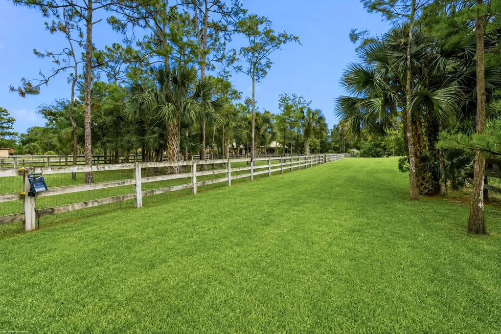 2560 Buck Ridge Trail Loxahatchee FL 33470