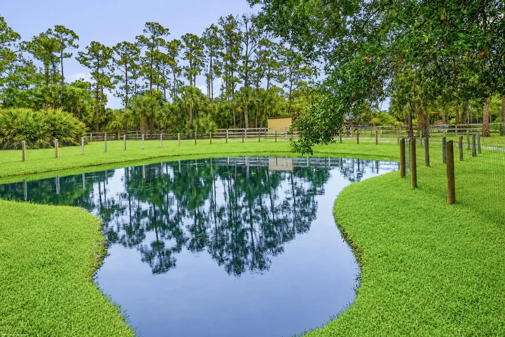 2560 Buck Ridge Trail Loxahatchee FL 33470