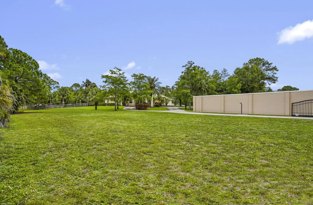 2560 Buck Ridge Trail Loxahatchee FL 33470