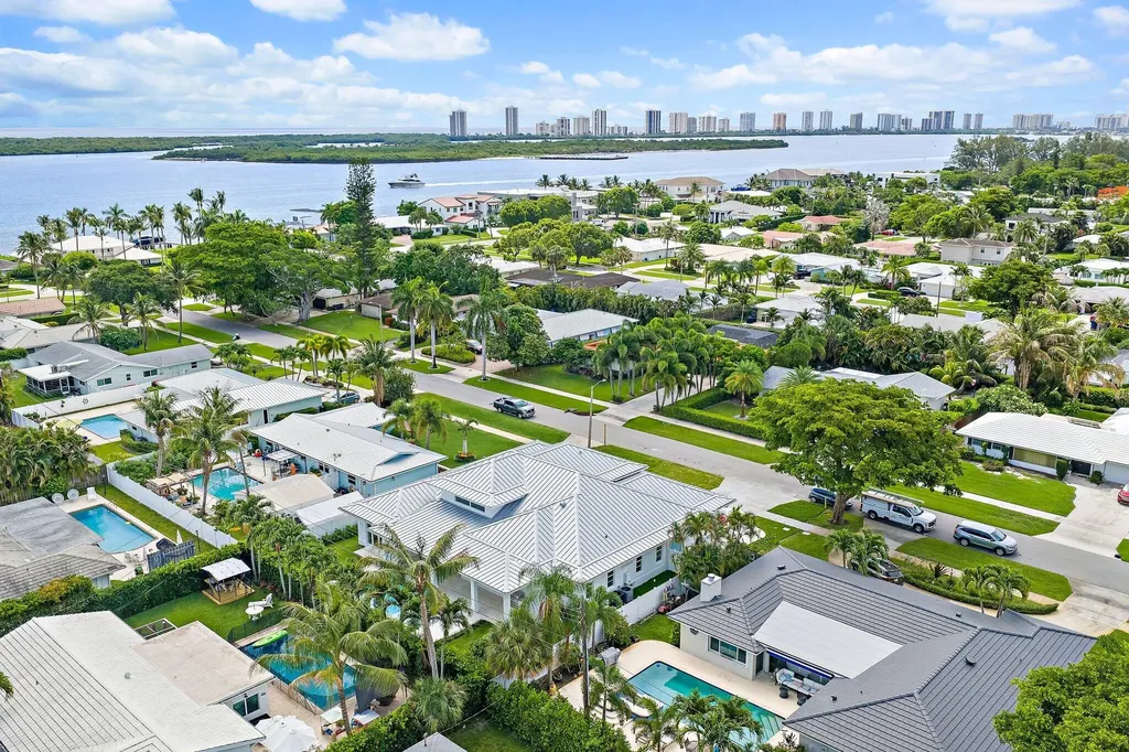131 Dory Road S North Palm Beach FL 33408