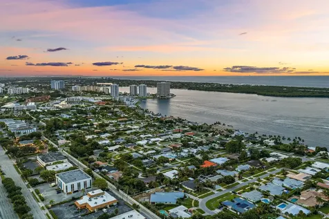 131 Dory Road S North Palm Beach FL 33408
