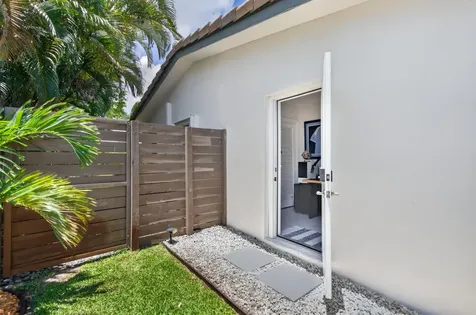 4800 NE 15th Terrace Oakland Park FL 33334