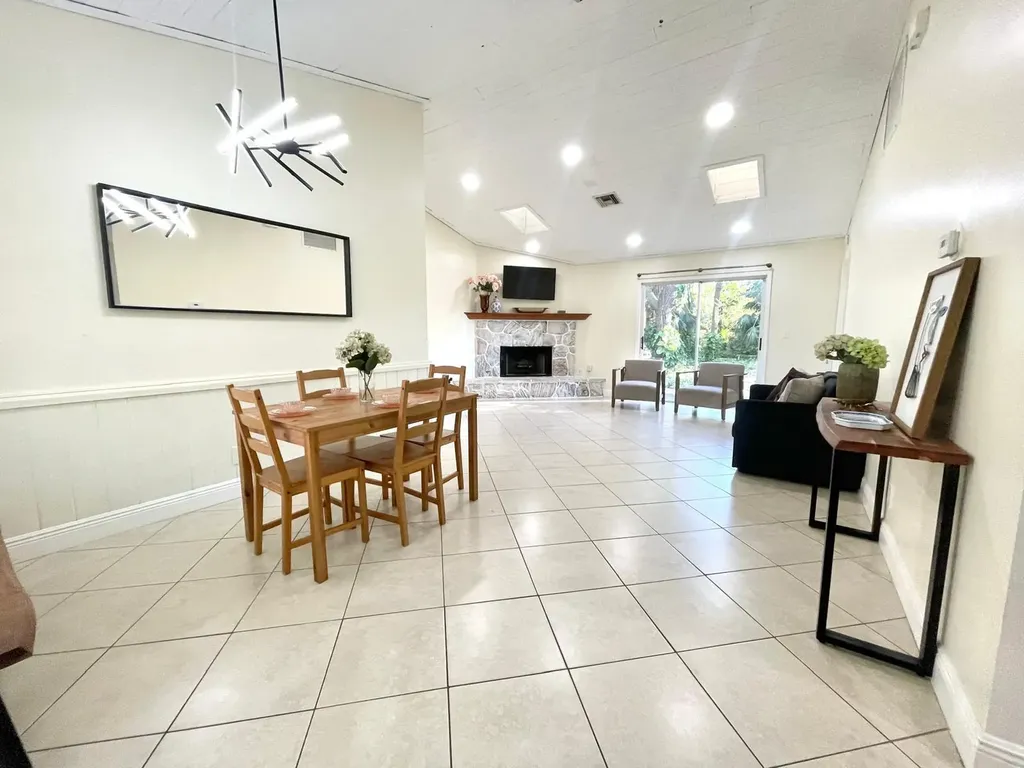 15780 N 99th Street Street N The Acreage FL 33412