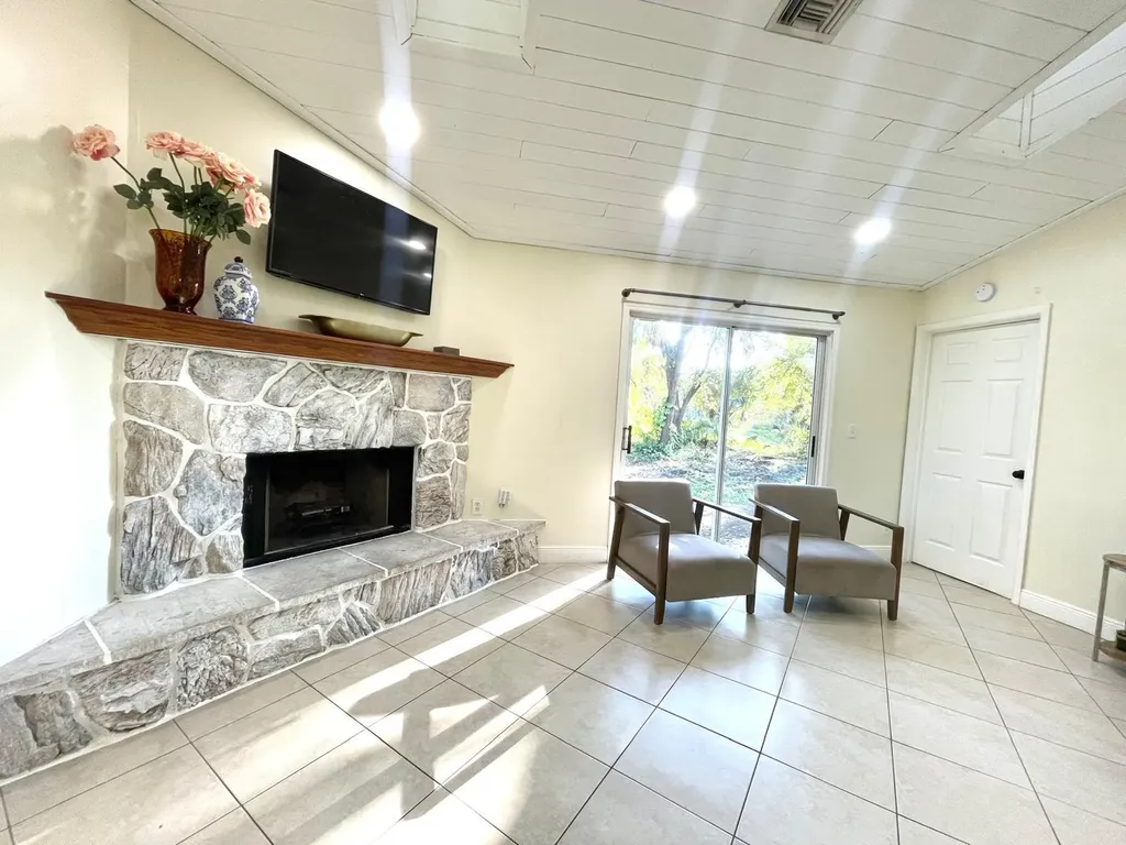 15780 N 99th Street Street N The Acreage FL 33412