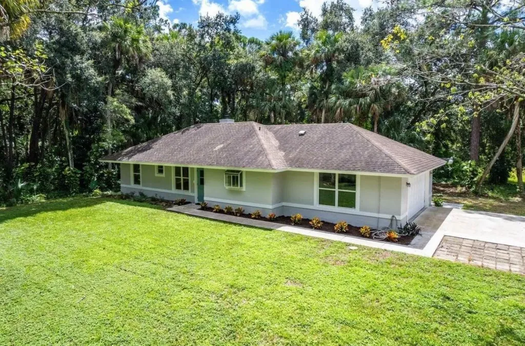 15780 N 99th Street Street N The Acreage FL 33412