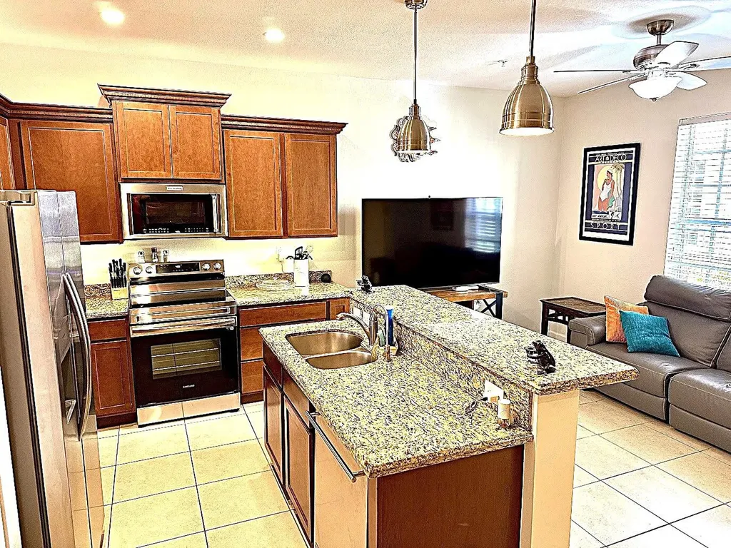 726 SW 1st Way Pompano Beach FL 33060