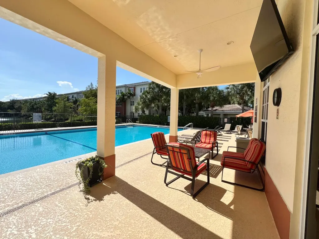 726 SW 1st Way Pompano Beach FL 33060