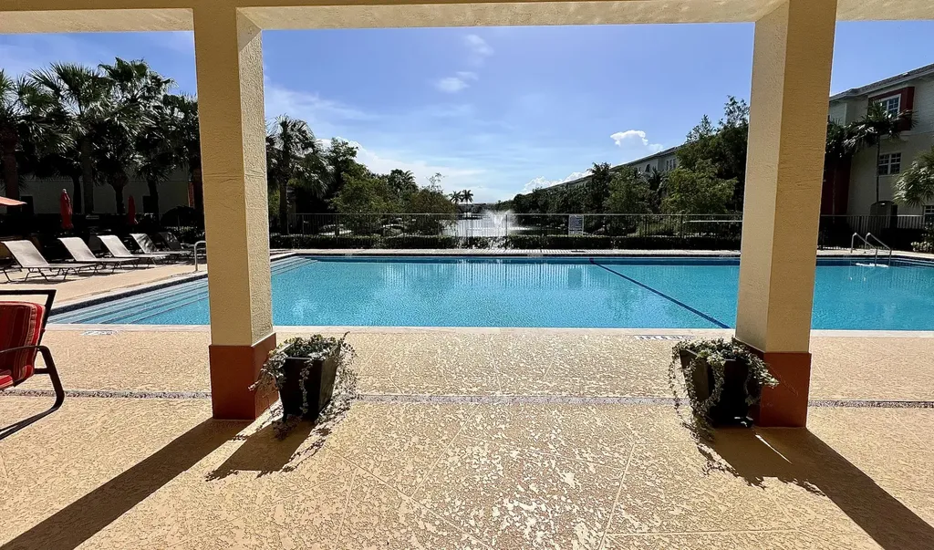 726 SW 1st Way Pompano Beach FL 33060