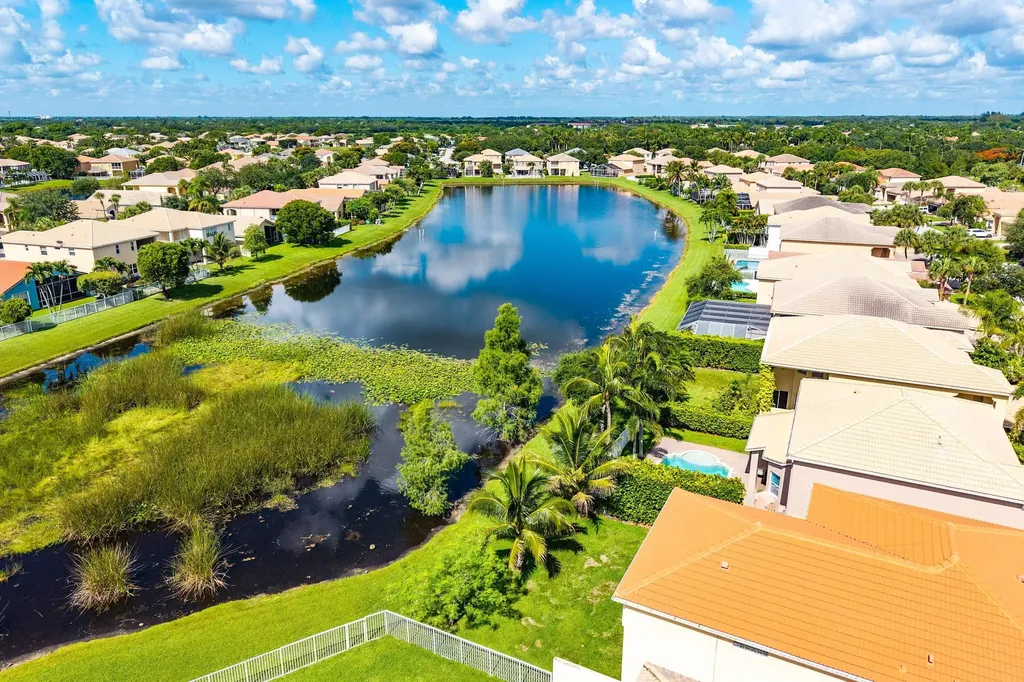 7048 Via Leonardo Lake Worth FL 33467