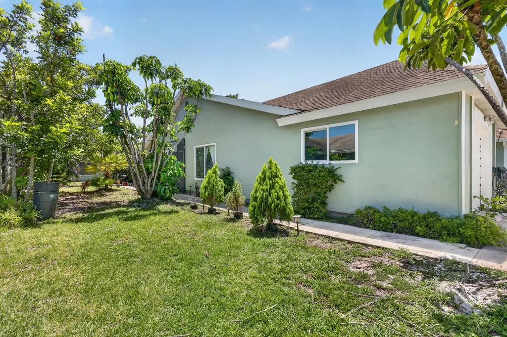 1434 SE Larkwood Circle Port St Lucie FL 34952