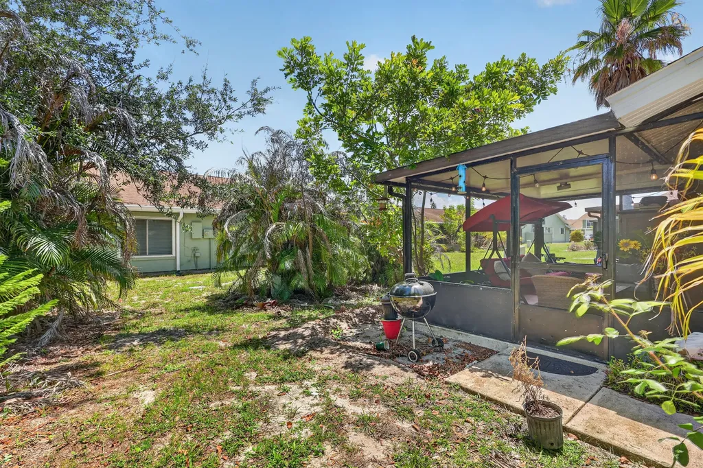 1434 SE Larkwood Circle Port St Lucie FL 34952