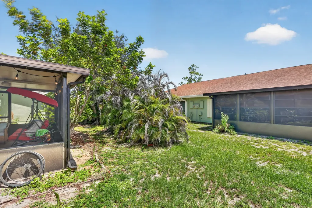 1434 SE Larkwood Circle Port St Lucie FL 34952