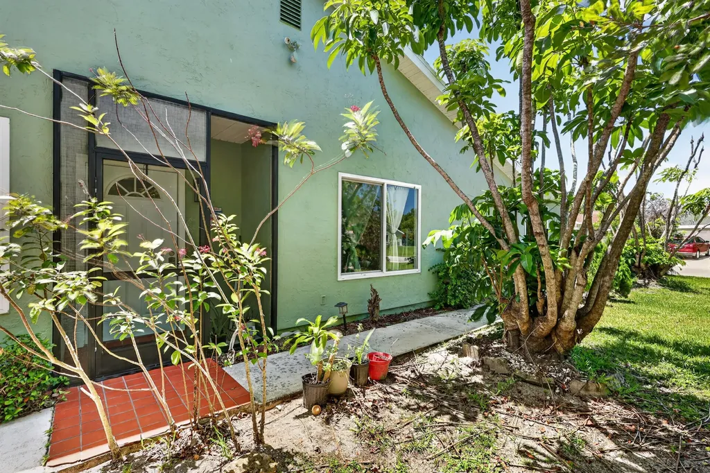 1434 SE Larkwood Circle Port St Lucie FL 34952