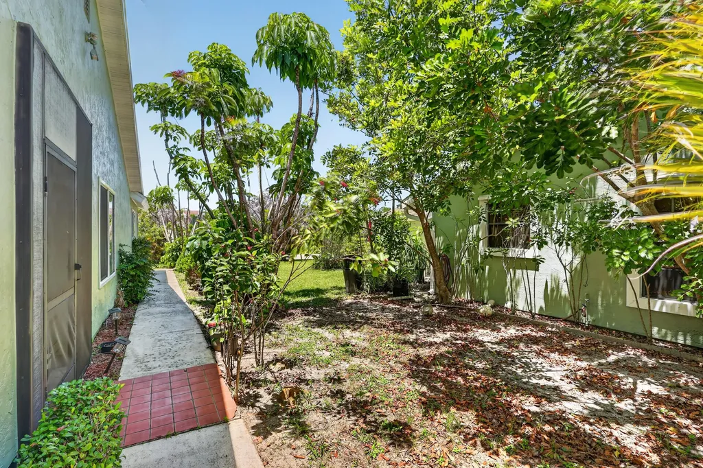 1434 SE Larkwood Circle Port St Lucie FL 34952