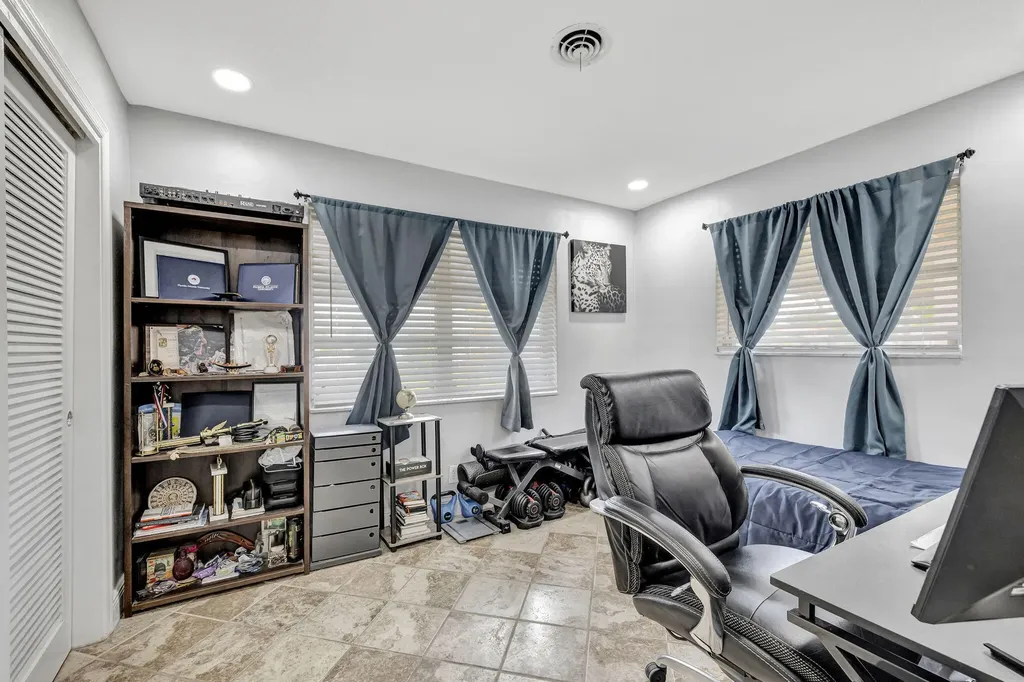 4901 NW 27th Way Tamarac FL 33309