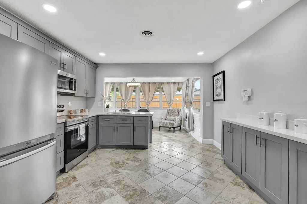 4901 NW 27th Way Tamarac FL 33309