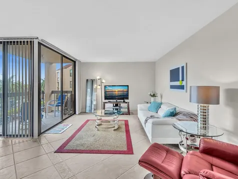 2455 Lindell Boulevard Delray Beach FL 33444