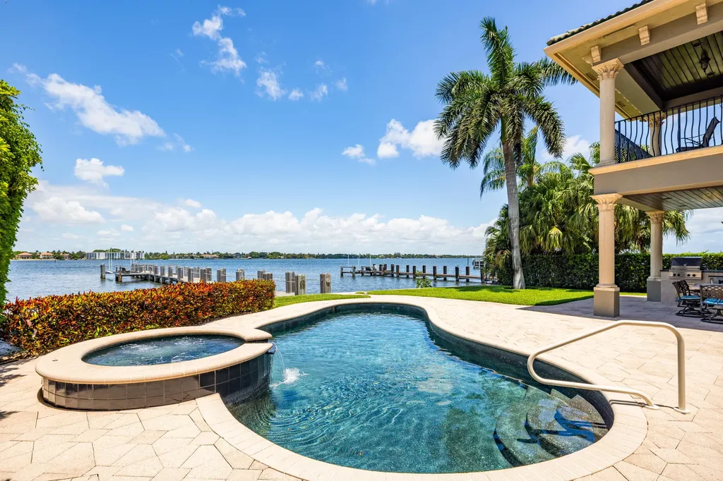 1207 N Atlantic Drive Lantana FL 33462